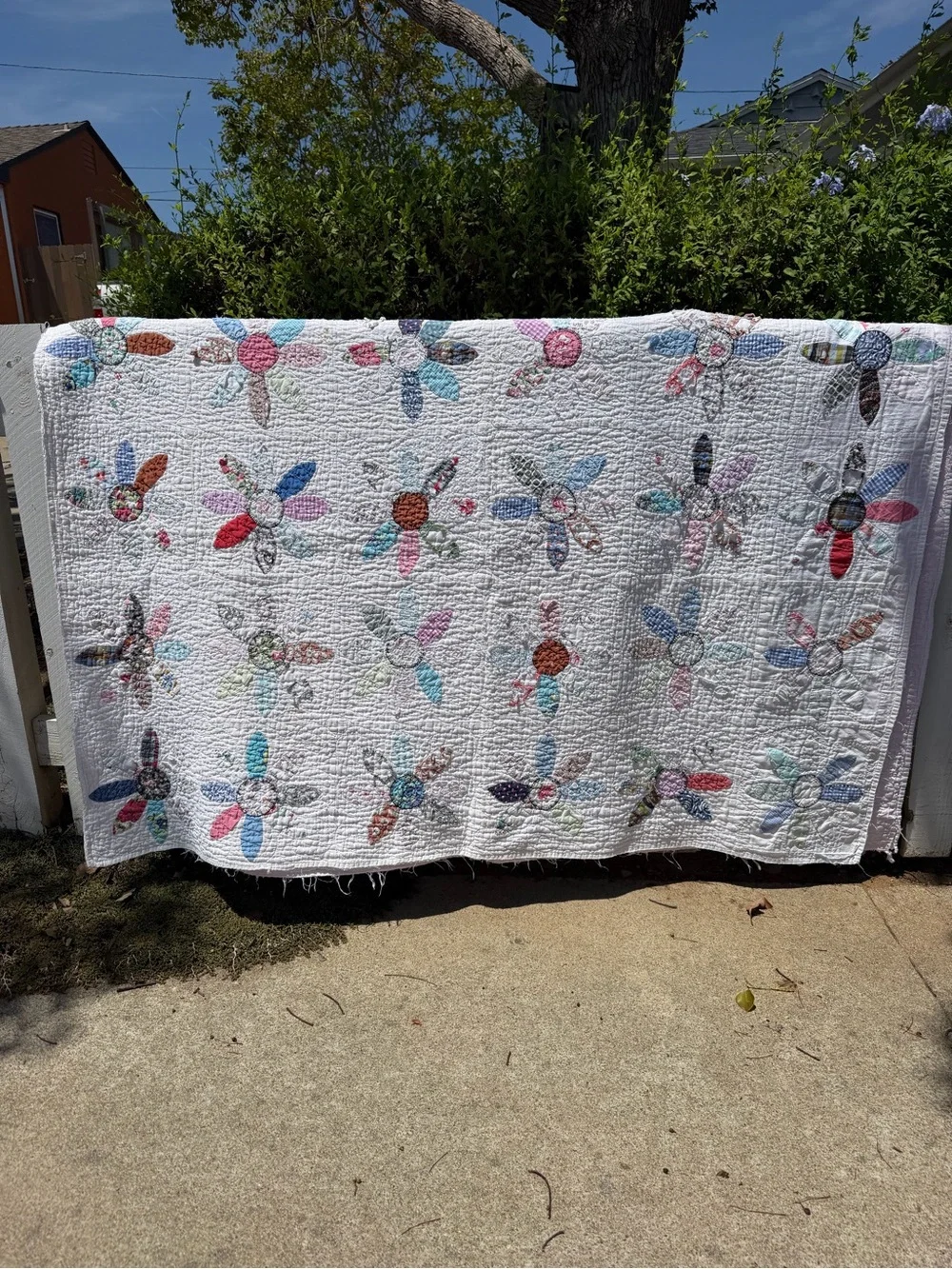 VTG Scrap Flower Dresden Plate Quilt Farmhouse Pastels 56x85 Flaws Cutter Crafts